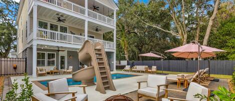 Een verwarmd zwembad