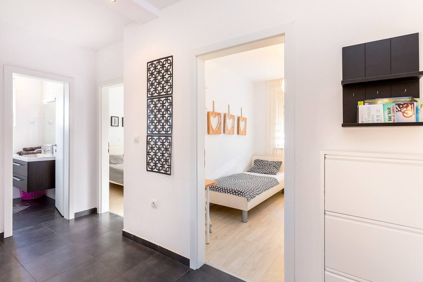 2 bedrooms, desk, iron/ironing board, free WiFi