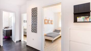 2 bedrooms, desk, iron/ironing board, free WiFi