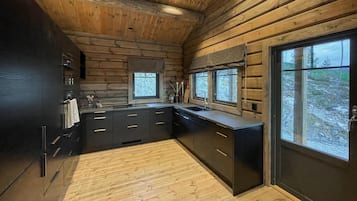 Jääkaappi, astianpesukone, kahvin-/teenkeitin