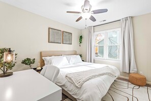 3 bedrooms, iron/ironing board, WiFi, bed sheets