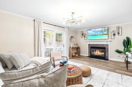 3BR with Personal TVs in Raleigh! 2 King Beds!