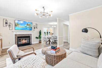 3BR with Personal TVs in Raleigh! 2 King Beds!