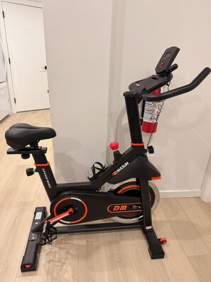 Fitness facility - 2-Bed, 2-Bath Home: Perfect for Work, Relaxation, and Exploring Calgary & Banff. (Calgary)
