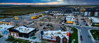 2-Bed, 2-Bath Home: Perfect for Work, Relaxation, and Exploring Calgary & Banff.