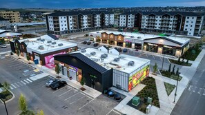 Exterior - 2-Bed, 2-Bath Home: Perfect for Work, Relaxation, and Exploring Calgary & Banff. (Calgary)