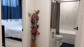 2 bedrooms, desk, iron/ironing board, free WiFi