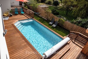 Outdoor pool, a heated pool - Villa Luxe vue Bassin, Plage et Piscine chauffée (Andernos-les-Bains)