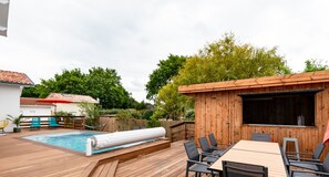 Outdoor dining - Villa Luxe vue Bassin, Plage et Piscine chauffée (Andernos-les-Bains)