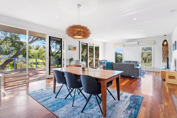 Interior - Menzies Backbeach Retreat by Ready Set Stay (Rye)