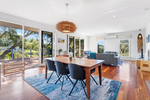 Menzies Backbeach Retreat by Ready Set Stay