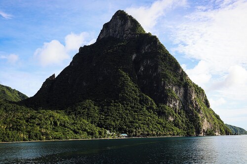 Charming 1-bedroom apartment with WiFi, AC in wonderful Soufriere