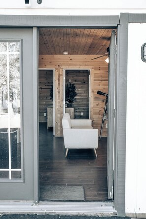Interior - Cozy Cub Cabin, Wilderness Retreat Williams AZ near Grand Canyon, Fire pit (Williams)