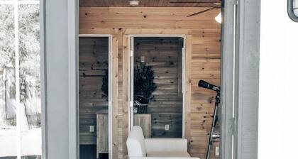 Cozy Cub Cabin | 2BR Wilderness Retreat Near Grand Canyon w/ Outdoor Fireplace