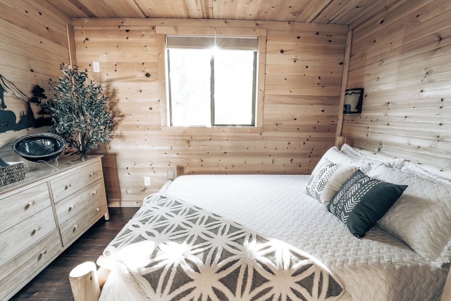 2 多间卧室、免费 WiFi、床单、轮椅无障碍