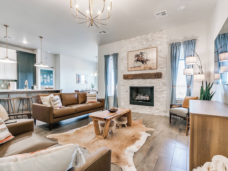 Western-themed Family Retreat -- Kid-friendly, Fire Pit, New Build Home - Edmond, OK