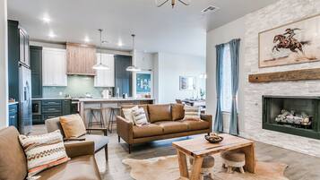 Smart TV, fireplace