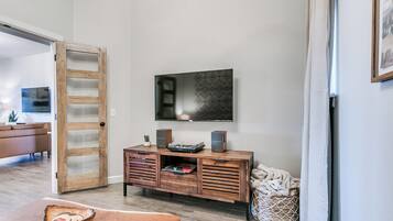 TV connectée, cheminée