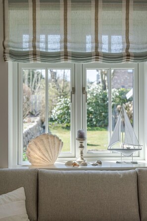 TV, fireplace, table tennis, stereo