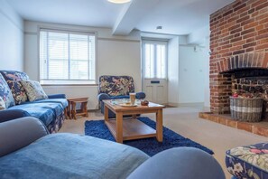 TV, caminetto, studio