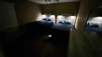 4 habitaciones, tabla de planchar con plancha, wifi y ropa de cama