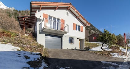 Eldanora maison de vacances avec trois chambres et vue sur les montagnes