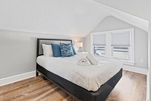 6 habitaciones, escritorio, tabla de planchar con plancha y wifi 