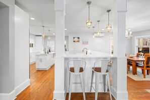 Dining - Luxury Beach Block Home w/ Ocean Views - Sleeps 26 (Ventnor City)