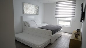 3 bedrooms, iron/ironing board, WiFi, bed sheets