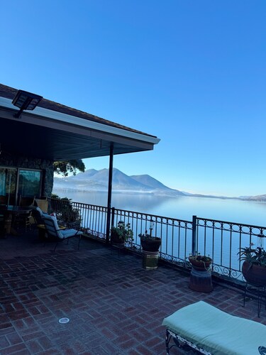 Lake House - 3 bedrooms house with WiFi and AC in serene Lower Lake