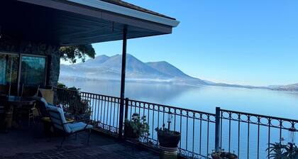Lake House - 3 bedrooms house with WiFi and AC in serene Lower Lake
