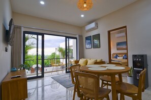 Comfort Apartment | Living area | 32-inch Smart TV with digital channels - Balangan Reef Apartment (Jimbaran)