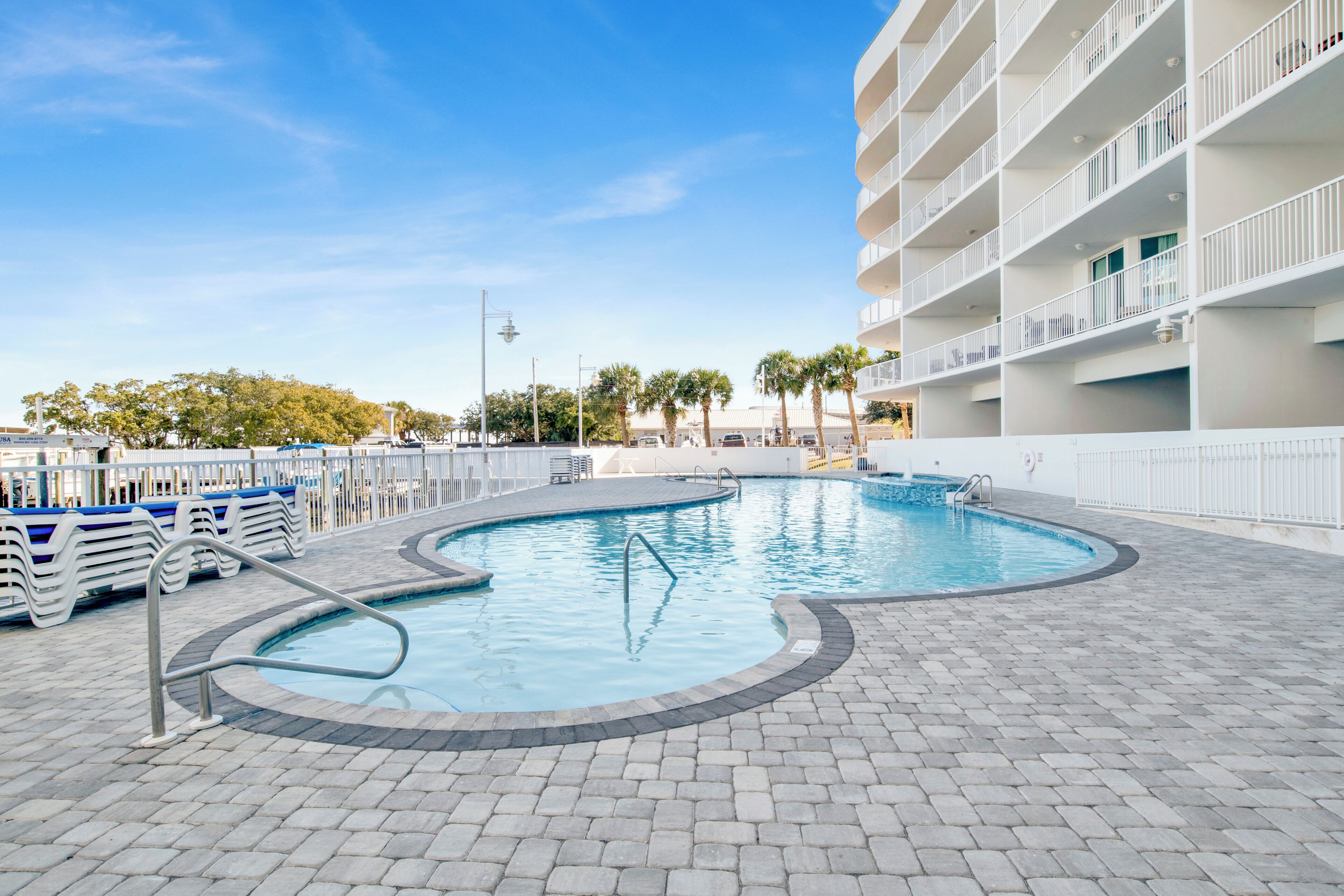 Alberca techada y alberca climatizada