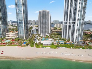 On the beach - LUXURIOUS APARTMENT FRONT OF THE BEACH IN SUNNY ISLE (Sunny Isles Beach)