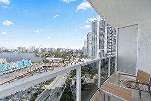 Property grounds - LUXURIOUS APARTMENT FRONT OF THE BEACH IN SUNNY ISLE (Sunny Isles Beach)