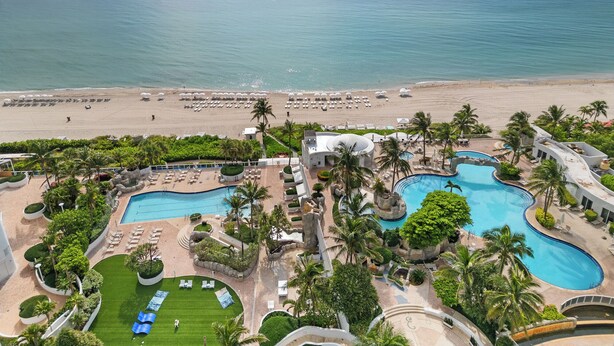 A resort with multiple swimming pools, a beach, and a view of the ocean. - LUXURIOUS APARTMENT FRONT OF THE BEACH IN SUNNY ISLE (Sunny Isles Beach)