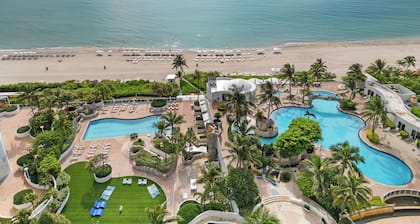 LUXURIOUS APARTMENT FRONT OF THE BEACH IN SUNNY ISLE