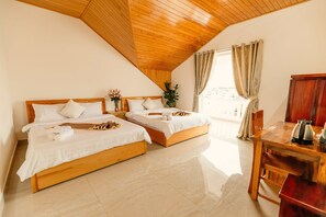 Mini-bar avec articles gratuits, ameublement personnalisé, bureau