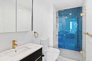 Luxury 2-Bedroom Apartment (No parking included) | Bathroom | Hair dryer, towels, soap, shampoo