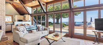 B30: Pet friendly stay on Lake Michigan | Relax & Unwind