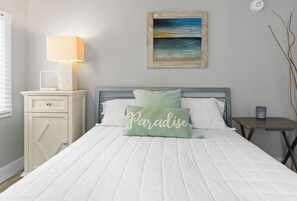 3 室のベッドルーム、WiFi (無料)、ベッドシーツ