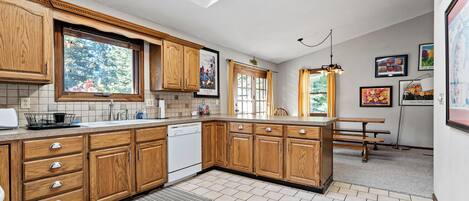 Refrigerador, microondas, parrilla de estufa y lavavajillas