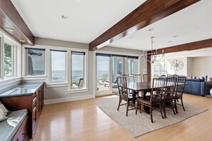 Dining - Dreamview- Private Lake frontage (Spring Lake)