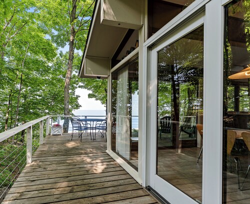 Experience comfort at Graceland, a charming 3-bedroom house