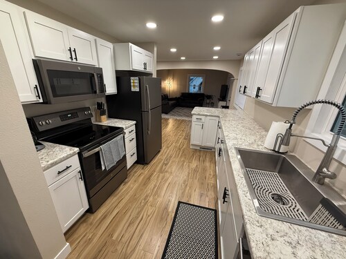 3 bed 2 bath modern style home! Walk to Avera and close to Downtown. 