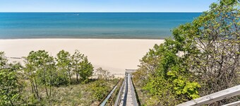 Luxury Lakefront Escape | 6 Bedrooms & Pet Friendly