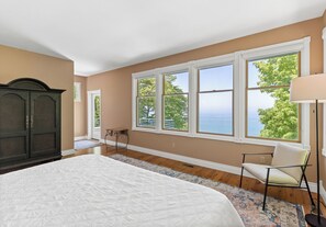 5 室のベッドルーム、旅行用ベビーベッド、WiFi (無料)、ベッドシーツ