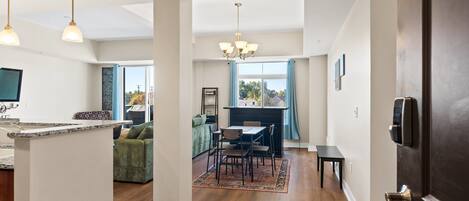 المنشأة من الداخل