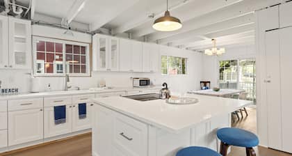 Rest-A-While: Spacious 4-Bedroom Retreat in Grand Haven