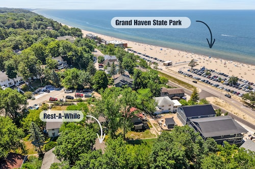 Rest-A-While: Spacious 4-Bedroom Retreat in Grand Haven